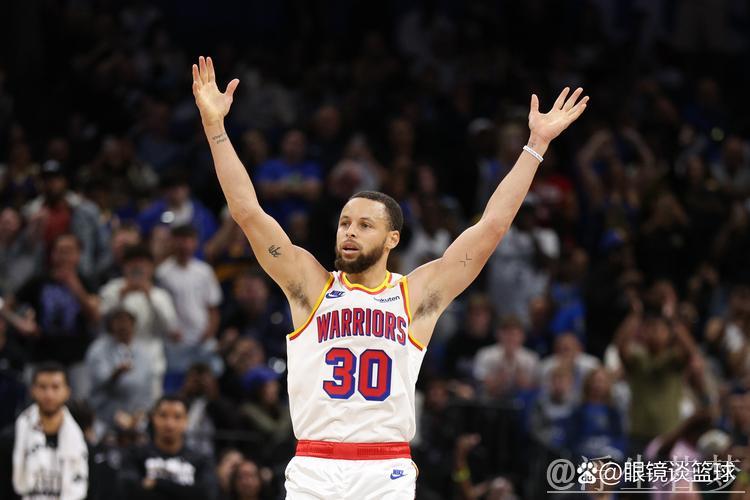 库里谈八秒违例改判：抓手臂属本能反应，未意识到动作