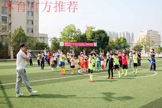 五超联赛“社区行” 继续助力社会足球发展